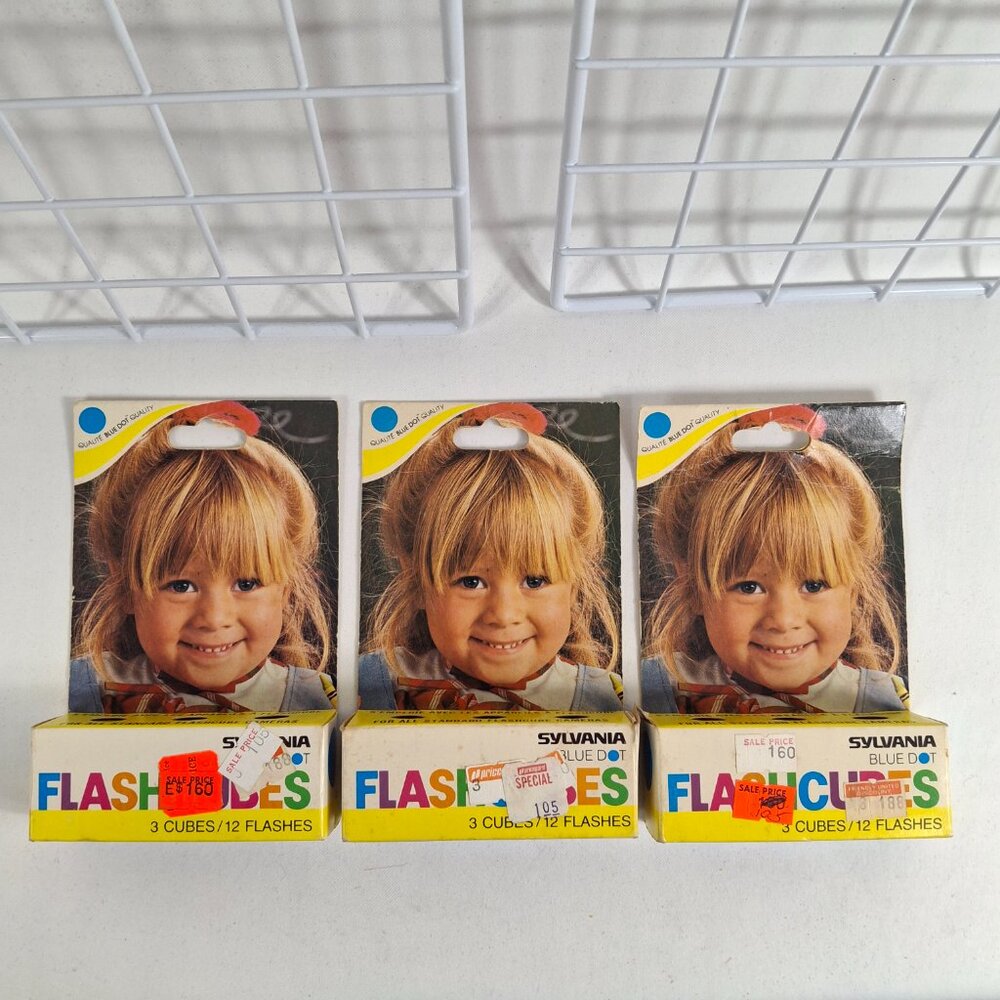 Vintage SYLVANIA Blue Dot Flash Cubes & Magicubes 9 Cubes/36 Flashes OriginalPkg